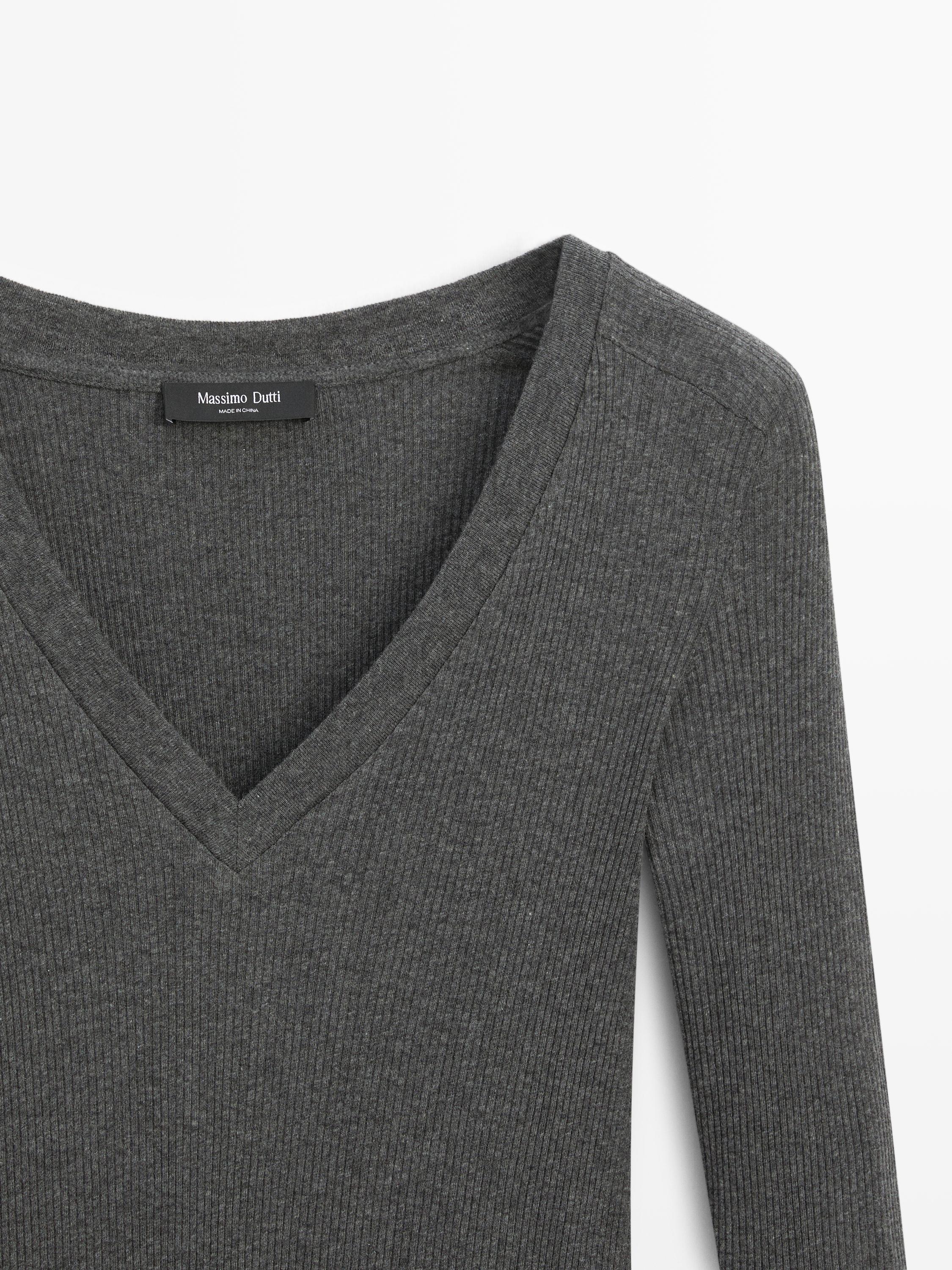 Ribbed V-neck T-shirt with long sleeves